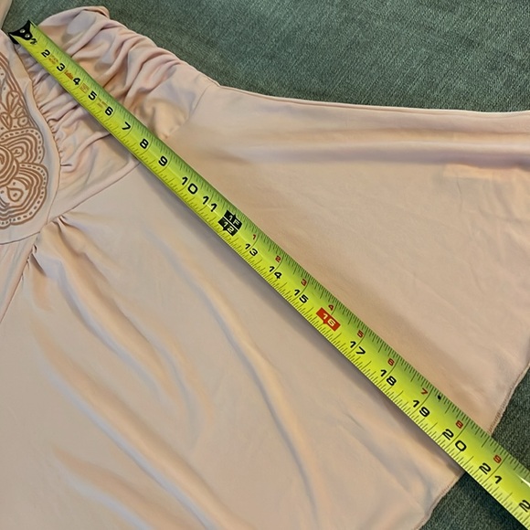 I.N. Muted pink halter top. Ties at neck size medium. 24-135 - Picture 7 of 7